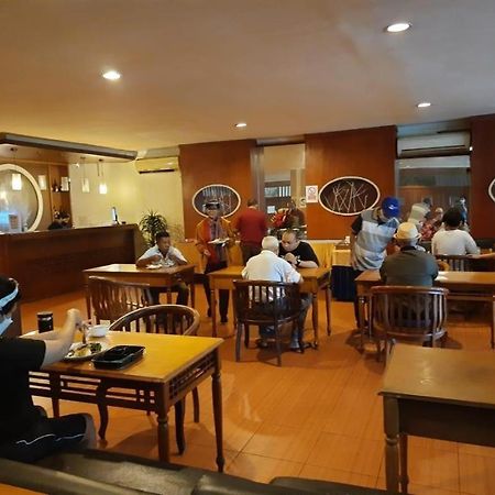 Alexander Hotel Tegal Exterior foto