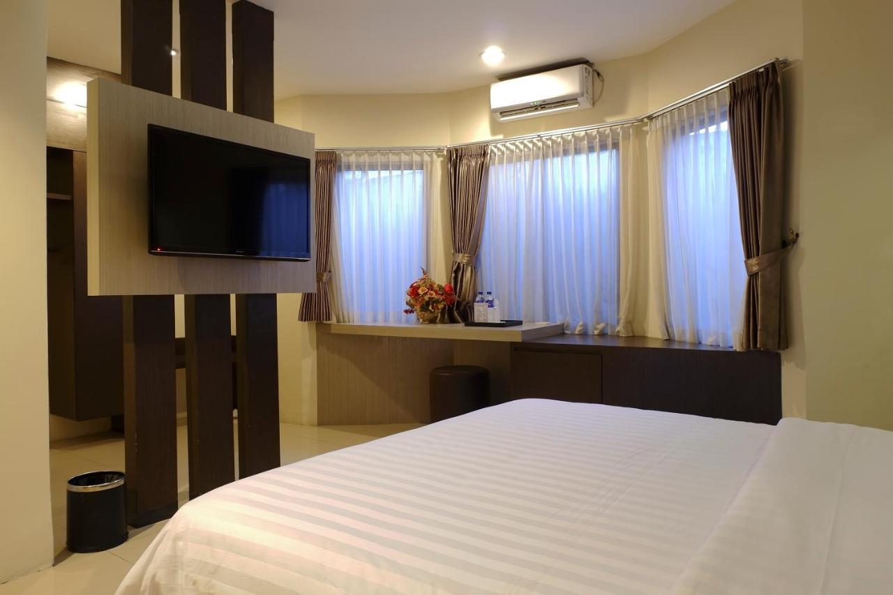 Alexander Hotel Tegal Exterior foto