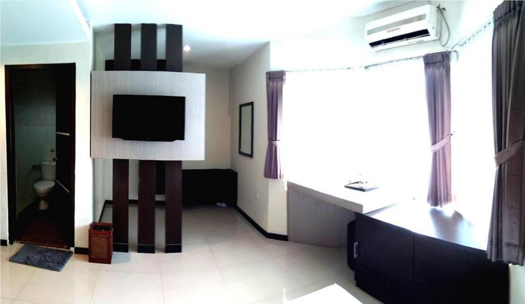 Alexander Hotel Tegal Exterior foto