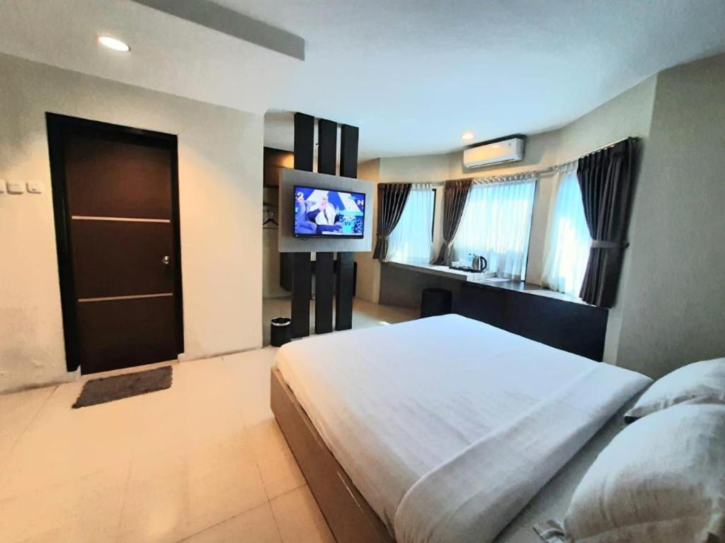 Alexander Hotel Tegal Exterior foto