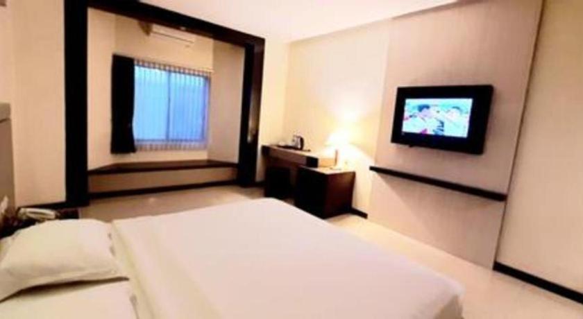 Alexander Hotel Tegal Exterior foto