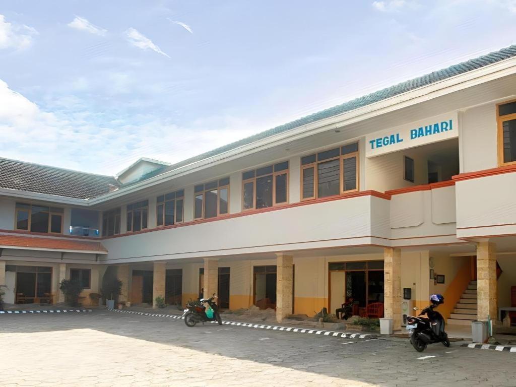 Alexander Hotel Tegal Exterior foto